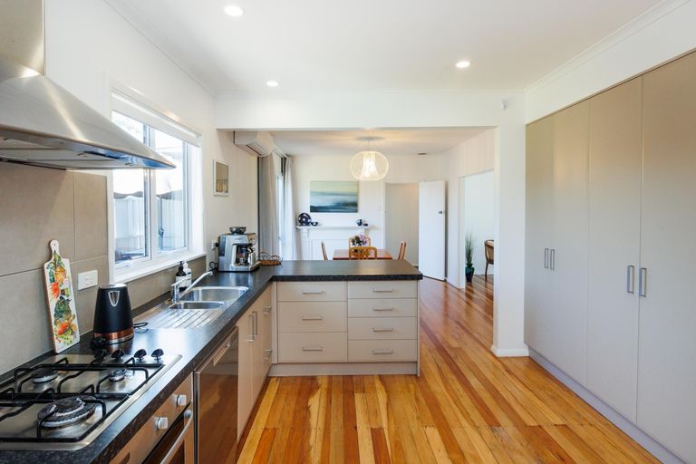 Photo of property in 7 Goodwyn Crescent, Hokowhitu, Palmerston North, 4410