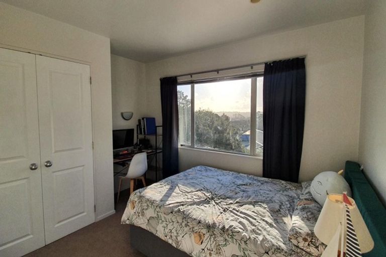 Photo of property in 21 Springwater Vale, Unsworth Heights, Auckland, 0632