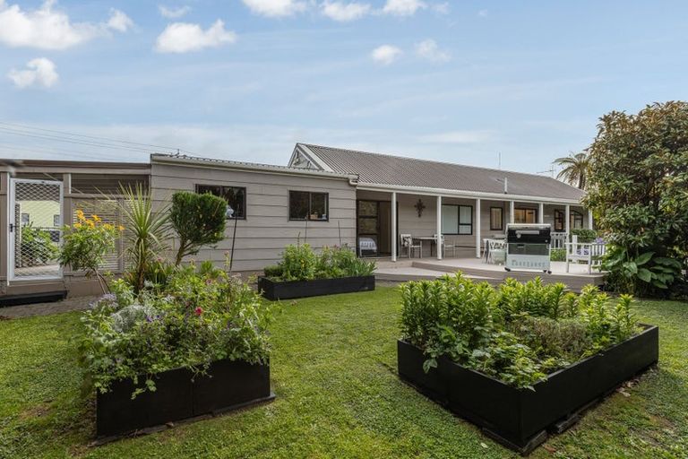 Photo of property in 133 Raumati Road, Raumati Beach, Paraparaumu, 5032
