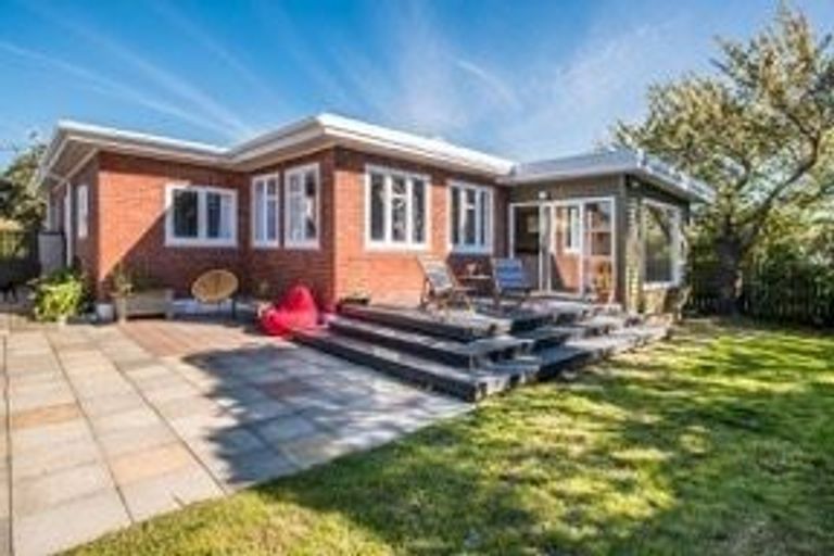 Photo of property in 5 Jillett Street, Titahi Bay, Porirua, 5022