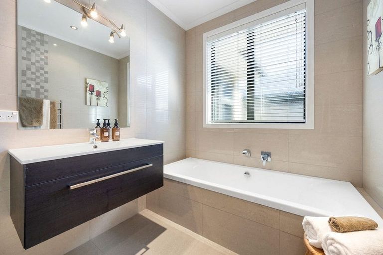 Photo of property in 14 Robieson Street, Roseneath, Wellington, 6011