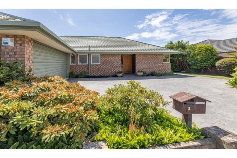 Photo of property in 3 Farquhars Road, Redwood, Christchurch, 8051