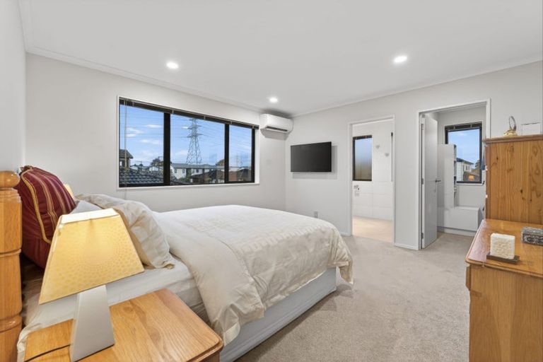 Photo of property in 10 Yatterina Avenue, Takanini, 2112