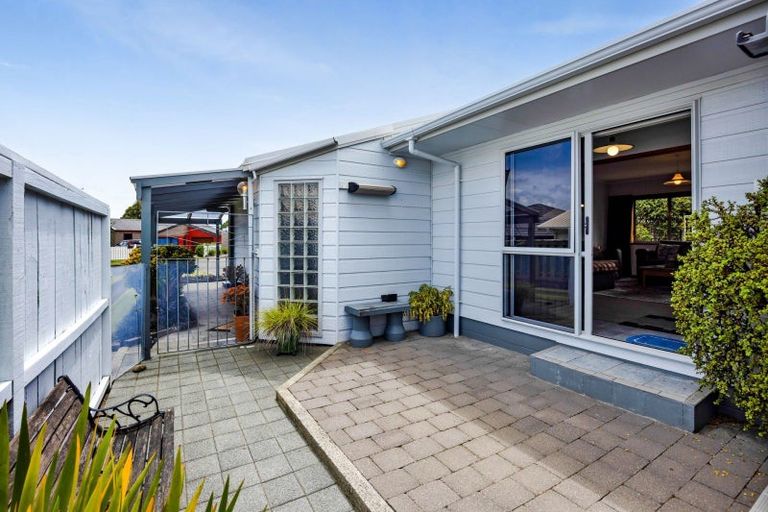 Photo of property in 6 Argyle Place, Highlands Park, New Plymouth, 4312