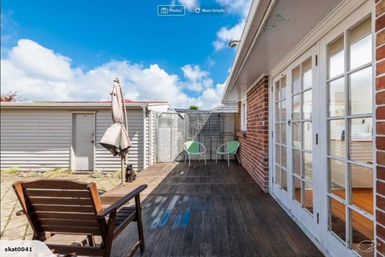 Photo of property in 9 Paton Avenue, Te Atatu South, Auckland, 0610