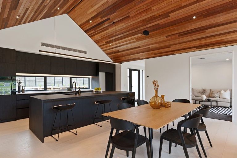 Photo of property in 10 Flowers Lane, Cracroft, Christchurch, 8022