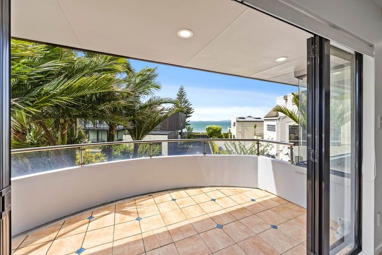 Photo of property in 2/4 Rogers Avenue, Eastern Beach, Auckland, 2012