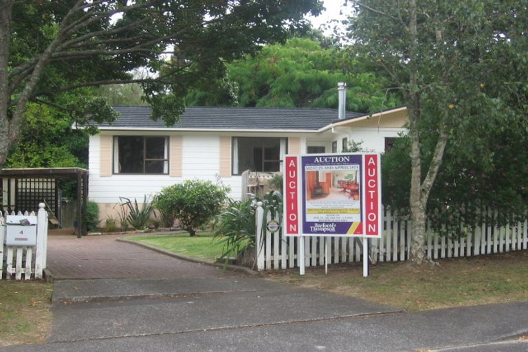 Photo of property in 4 Garner Place, Glenfield, Auckland, 0629