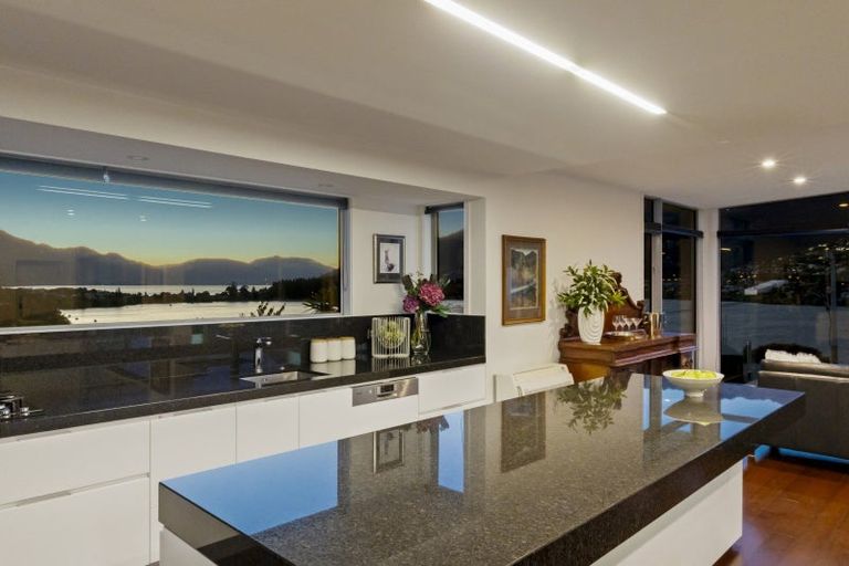 Photo of property in 468 Peninsula Road, Kelvin Heights, Queenstown, 9300
