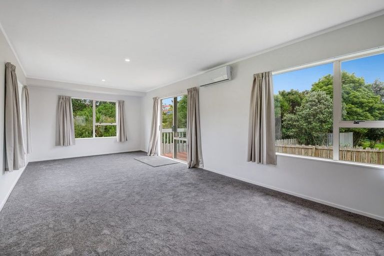 Photo of property in 2/2 Rook Place, Unsworth Heights, Auckland, 0632