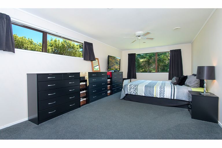 Photo of property in 22 Lina Place, Waiuku, 2123