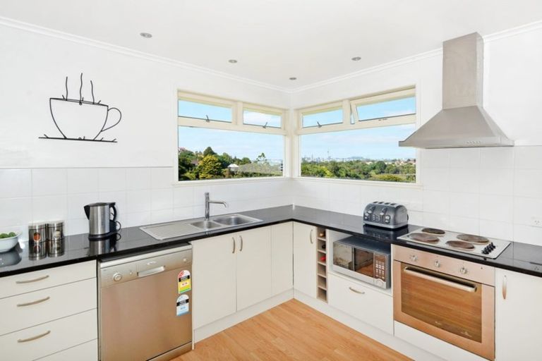 Photo of property in 75 Lake Road, Northcote, Auckland, 0627