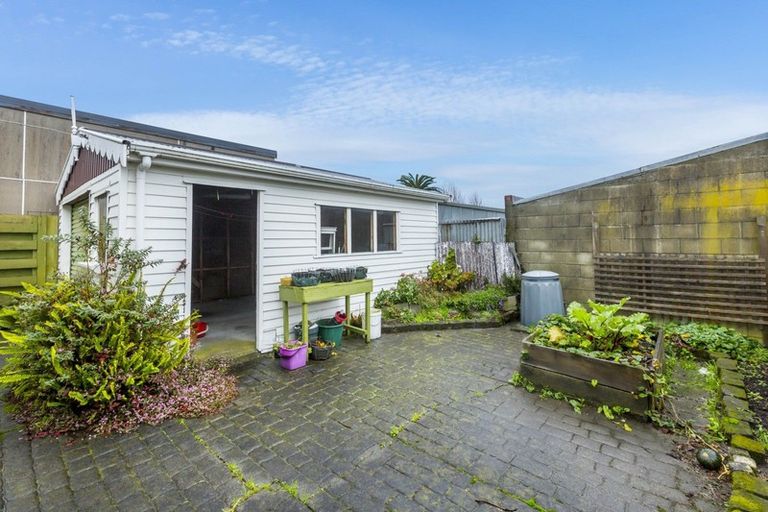 Photo of property in 2/10 Ponderosa Grove, Maoribank, Upper Hutt, 5018