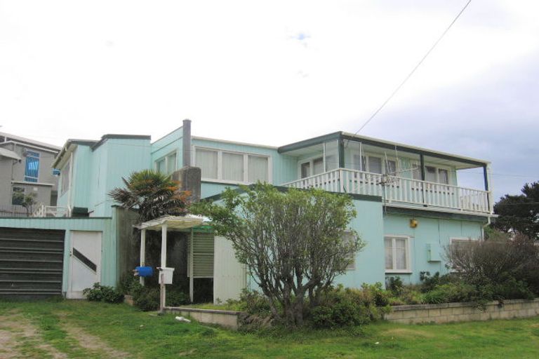 Photo of property in 2 Nelson Street, Foxton Beach, Foxton, 4815