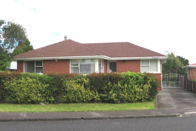 Photo of property in 10 Mccullough Avenue, Papatoetoe, Auckland, 2025
