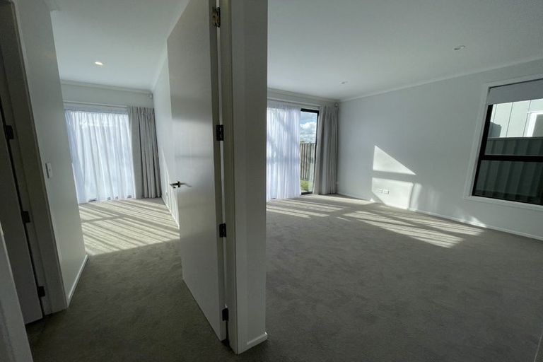 Photo of property in 18 Koreke Close, Kenepuru, Porirua, 5022