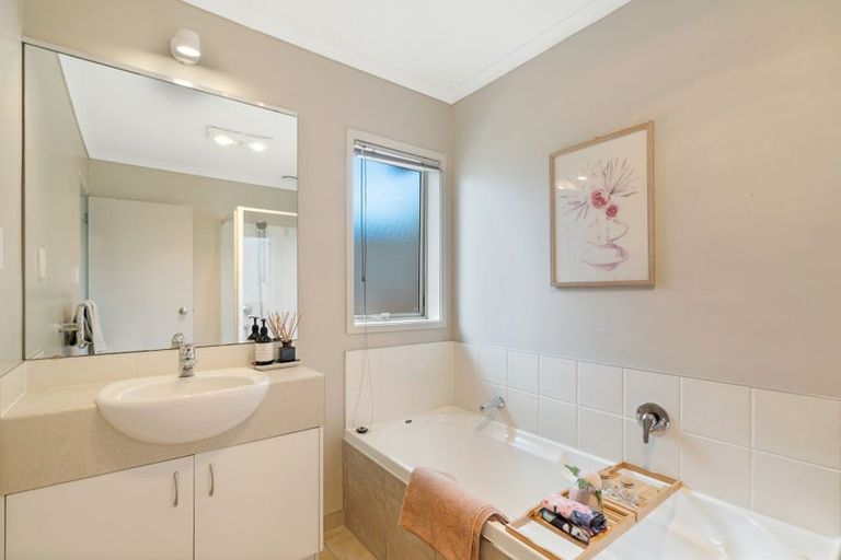 Photo of property in 8 Neaptide Close, Red Beach, 0932