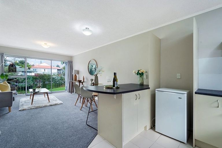 Photo of property in 2/26 Kohekohe Street, New Lynn, Auckland, 0600