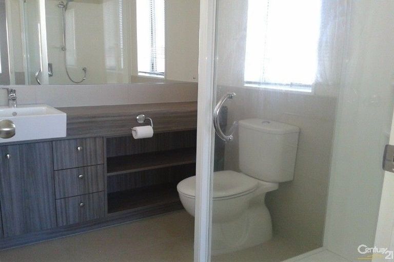 Photo of property in 5 Lorenzo Way, Flat Bush, Auckland, 2016