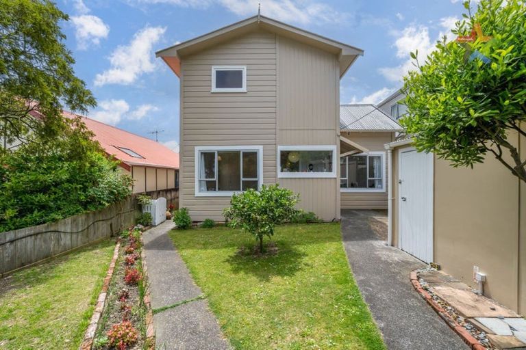 Photo of property in 18 Kauri Street, Eastbourne, Lower Hutt, 5013