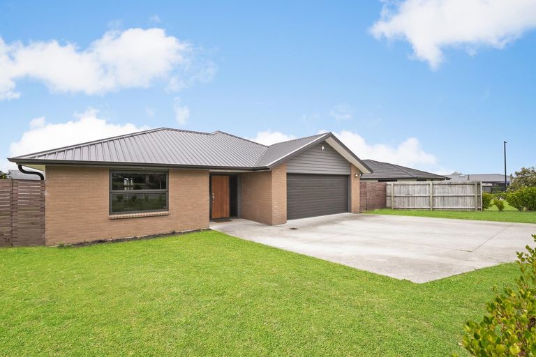 Photo of property in 18 Helenslee Road, Pokeno, 2402