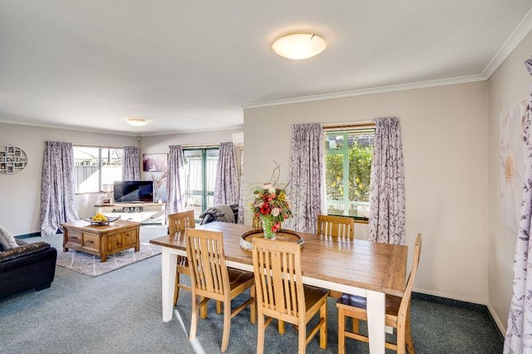 Photo of property in 5a Montague Way, Taradale, Napier, 4112