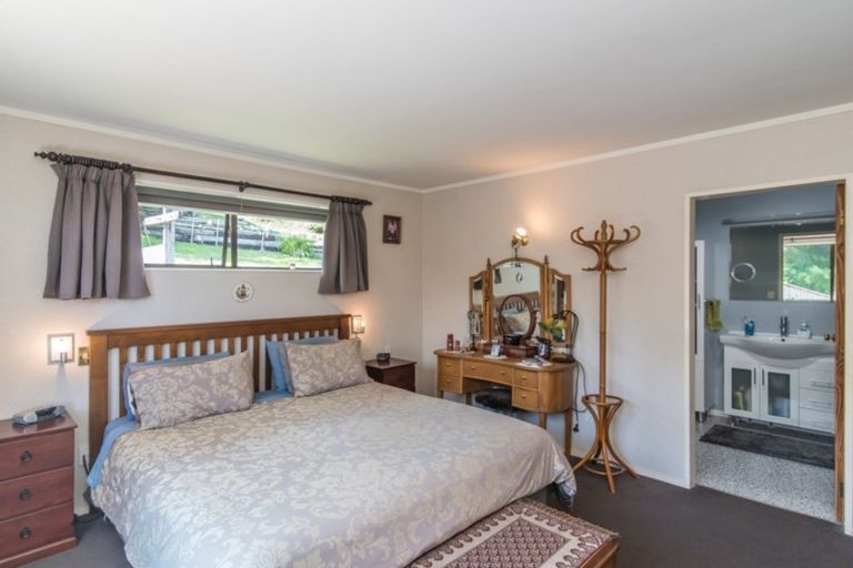 Photo of property in 16 Nugget Grove, Raumati Beach, Paraparaumu, 5032