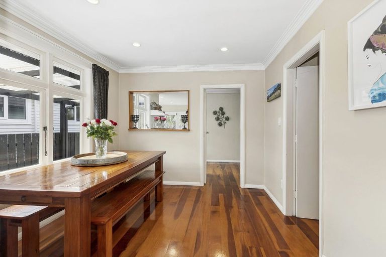 Photo of property in 64 Airlie Road, Plimmerton, Porirua, 5026