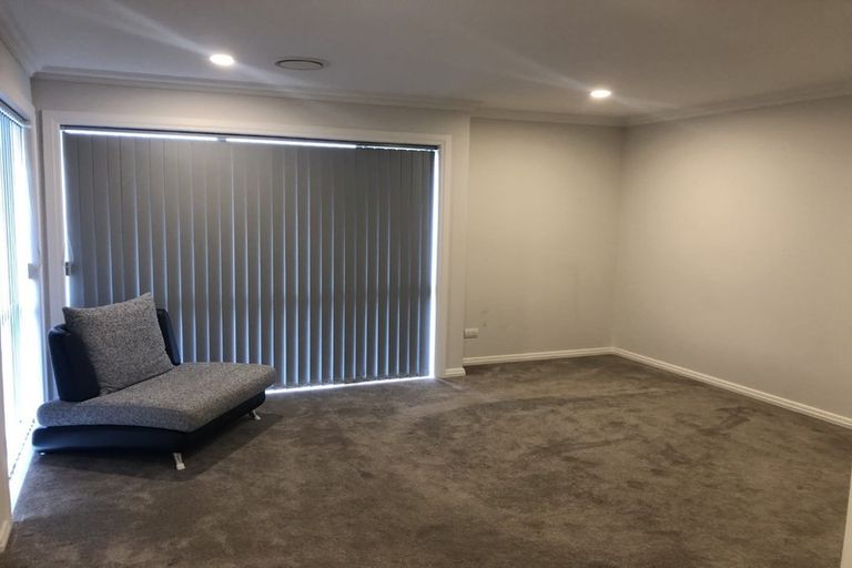 Photo of property in 4 Colliston Rise, Pinehill, Auckland, 0632