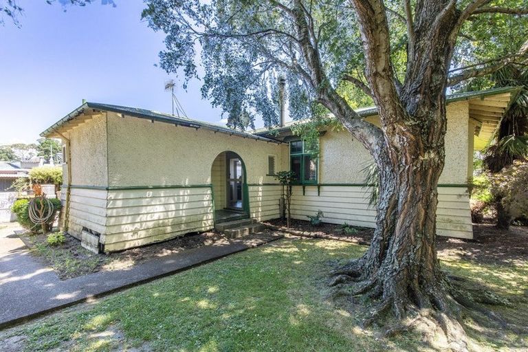 Photo of property in 1 Windsor Street, Dannevirke, 4930