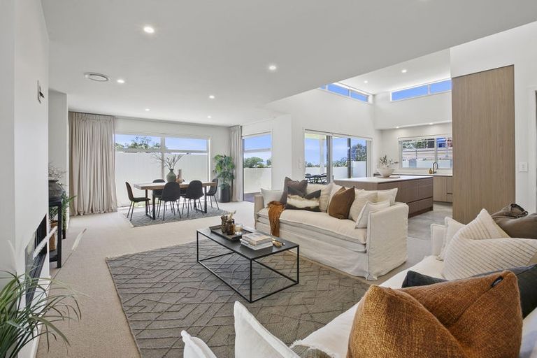 Photo of property in 63 Mangorei Road, Strandon, New Plymouth, 4312