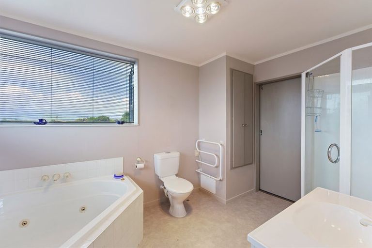 Photo of property in 1 Karaka Street, Otaki Beach, Otaki, 5512