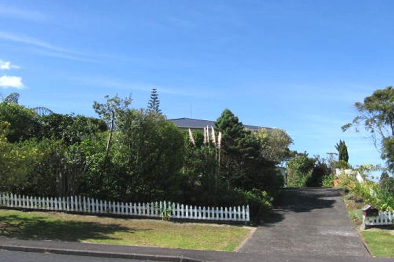 Photo of property in 16 Sycamore Drive, Sunnynook, Auckland, 0620