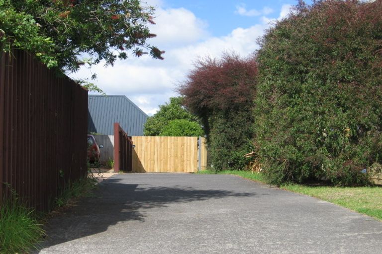 Photo of property in 1/718 East Coast Road, Pinehill, Auckland, 0632