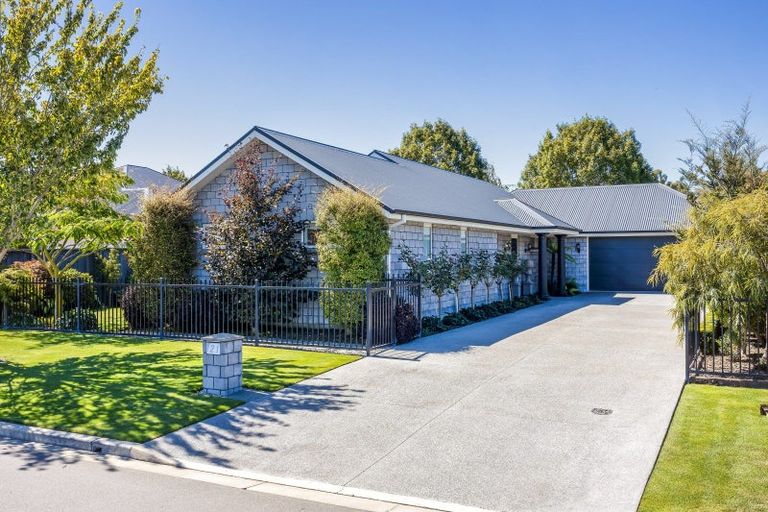 Photo of property in 21 Lewis Close, Rangiora, 7400
