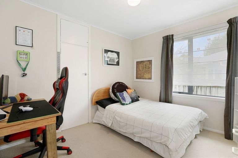 Photo of property in 2 Gradwell Place, Two Mile Bay, Taupo, 3330