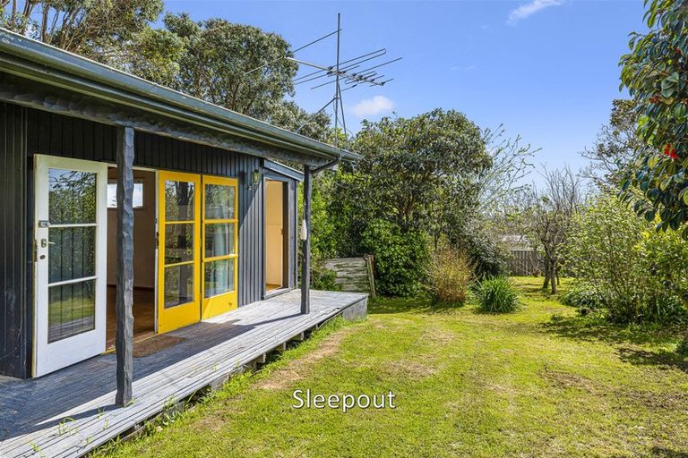 Photo of property in 50 Winara Avenue, Waikanae, 5036