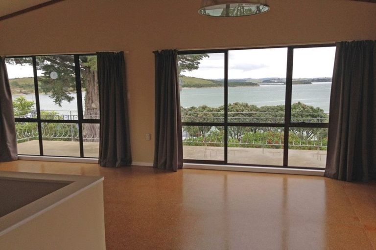 Photo of property in 16 Cliff Street, Onerahi, Whangarei, 0110