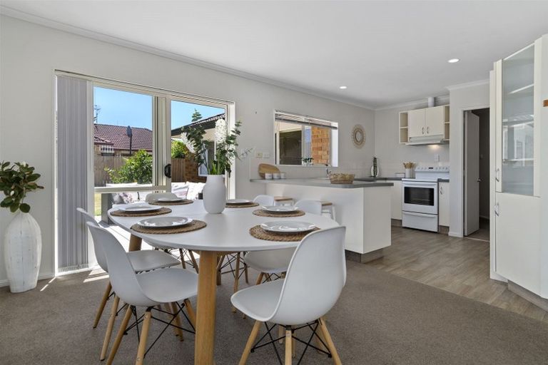 Photo of property in 305 Gravatt Road, Papamoa Beach, Papamoa, 3118