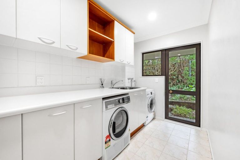 Photo of property in 7 Kerridge Close, Shamrock Park, Auckland, 2016