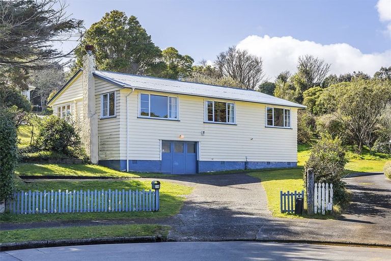 Photo of property in 16 Morgan Place, Tawa, Wellington, 5028