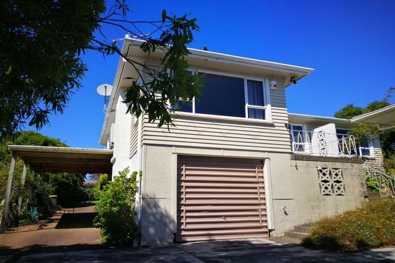 Photo of property in 10 Barron Drive, Green Bay, Auckland, 0604