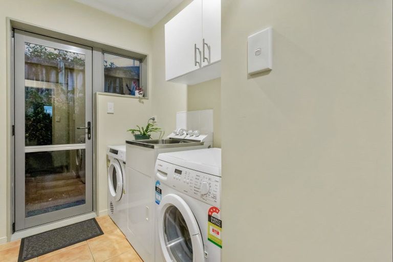 Photo of property in 12 Hawke Place, Pukekohe, 2120