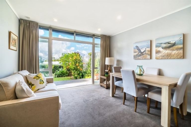 Photo of property in 2/99 Vauxhall Road, Devonport, Auckland, 0624