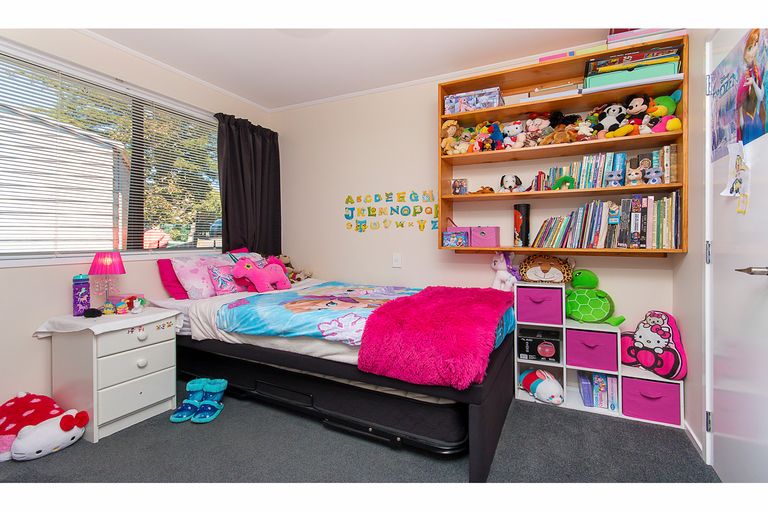 Photo of property in 22 Lina Place, Waiuku, 2123