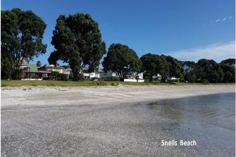 Photo of property in 12 Koru Place, Snells Beach, 0920