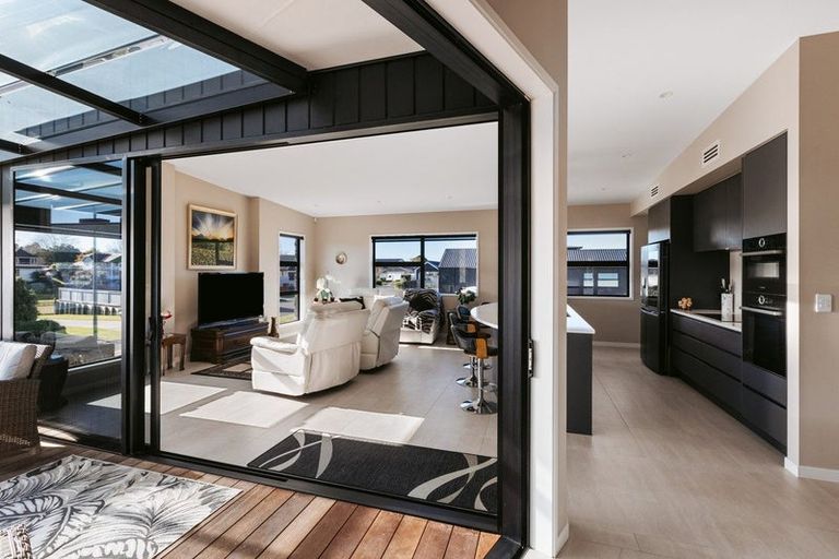 Photo of property in 18 Serenity Drive, Omokoroa, 3114