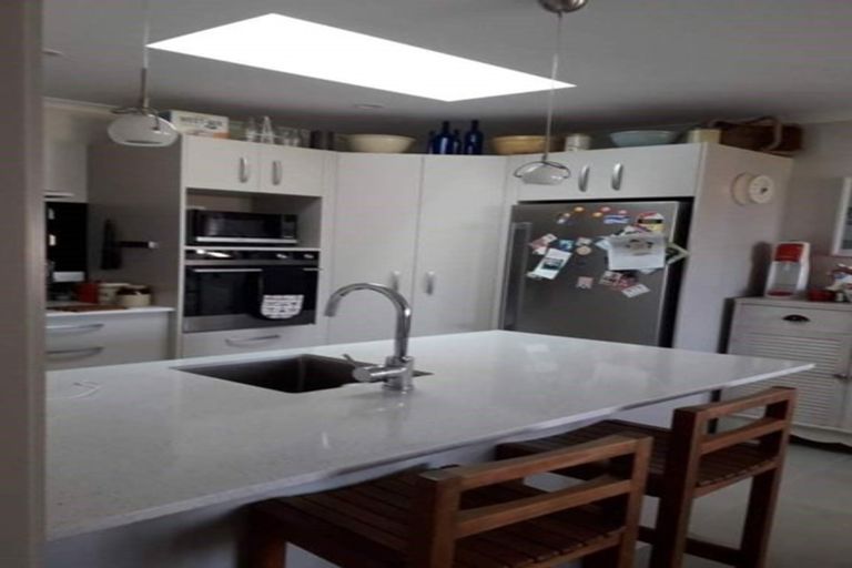 Photo of property in 42 Feist Street, Carterton, 5713