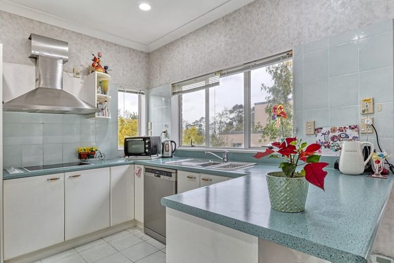 Photo of property in 10 Belvedere Court, West Harbour, Auckland, 0618