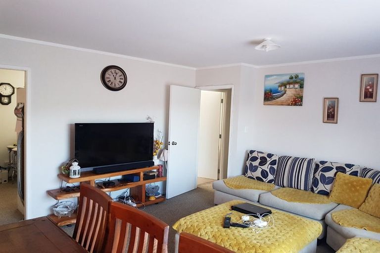 Photo of property in 1/19 Weetman Drive, Browns Bay, Auckland, 0630